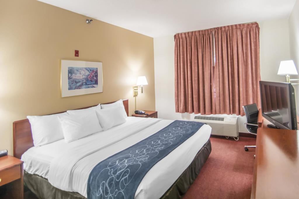 Comfort Suites Rochester Henrietta University Area Exterior photo