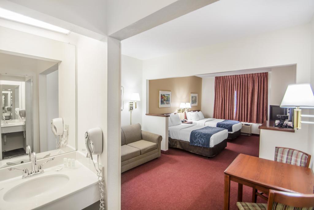 Comfort Suites Rochester Henrietta University Area Exterior photo
