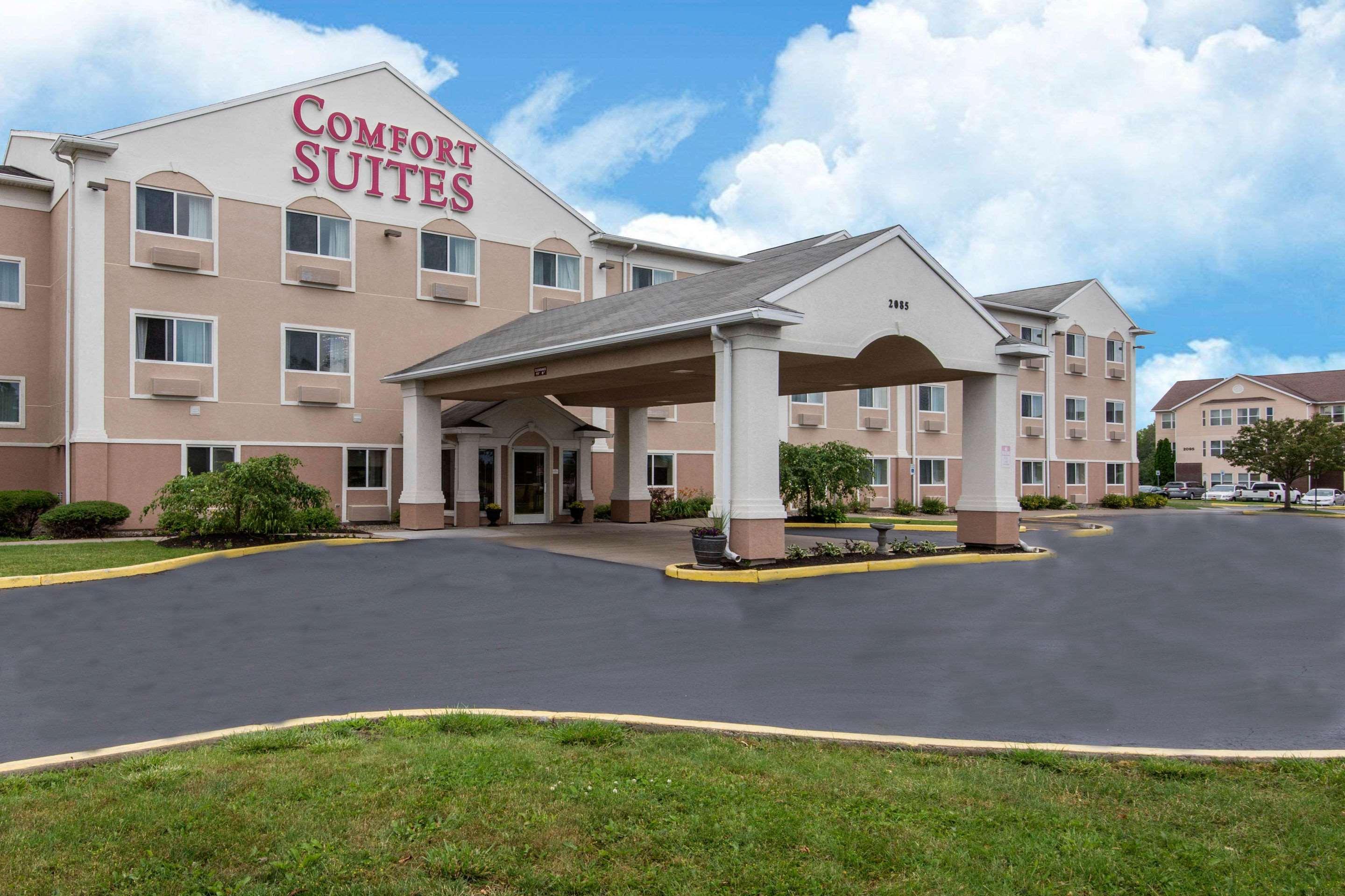 Comfort Suites Rochester Henrietta University Area Exterior photo